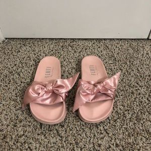 Fenty Puma Bow Slides (not true to size)